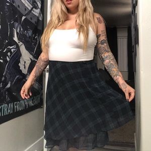 School-Girl style Plaid Knee length flowy skirt 🤓
